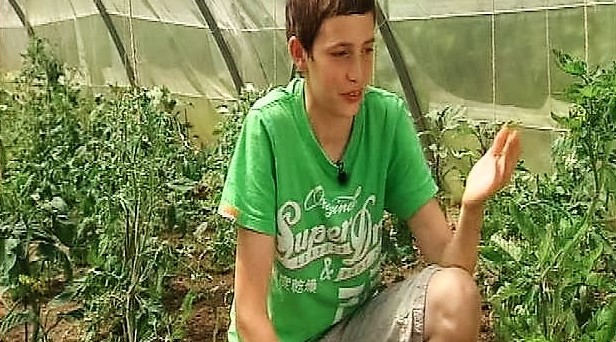 Charles Lhoas dans la serre