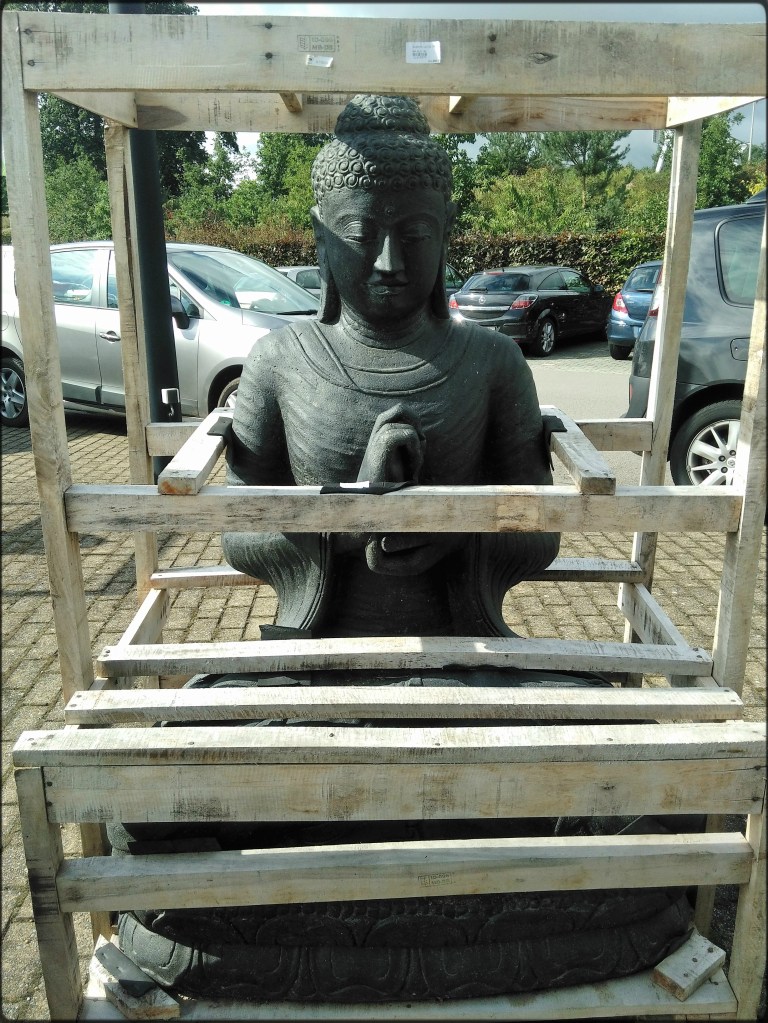 Statue décorative dans prête pour être livrée