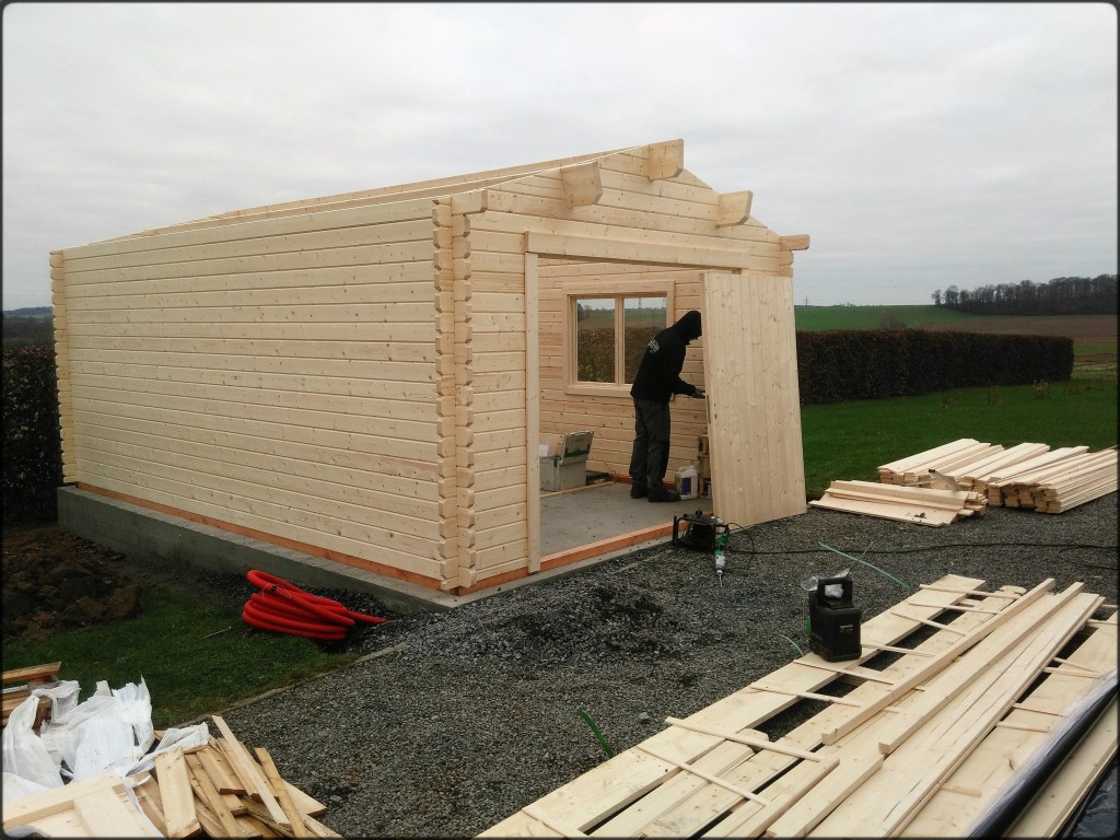 Construction d'un abri en bois
