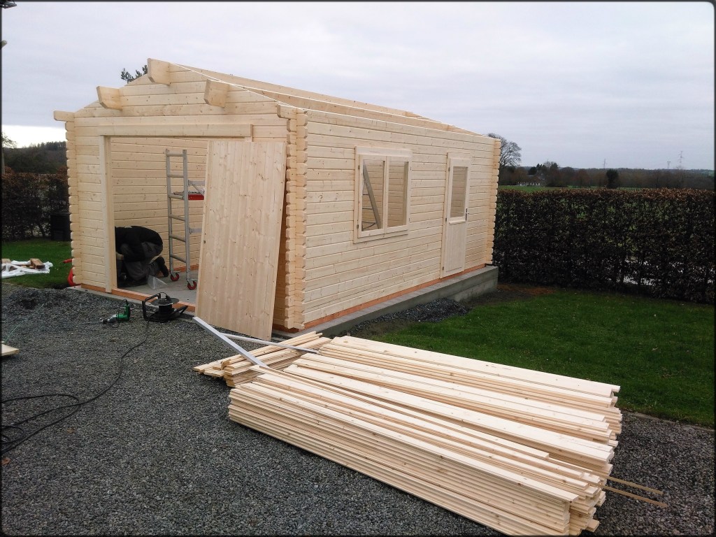 Construction d'un abri en bois