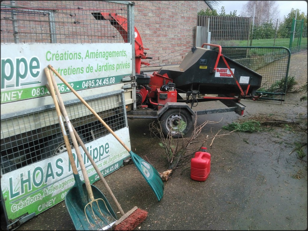Broyeur de branches en fonctionnement