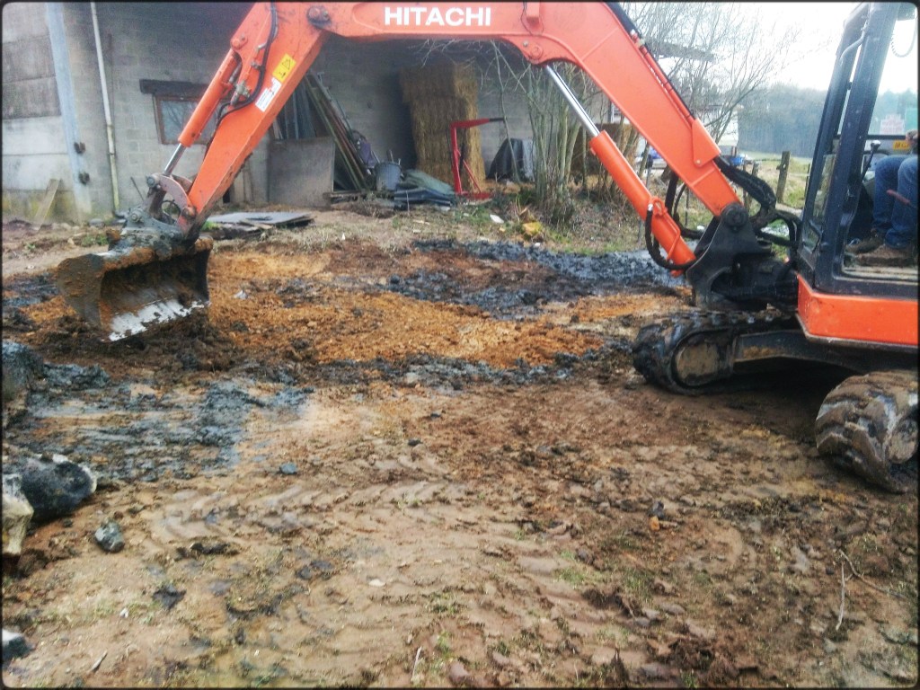 Minipelle qui prépare un terrain