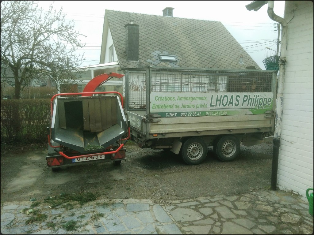 Remorque et broyeur de branches