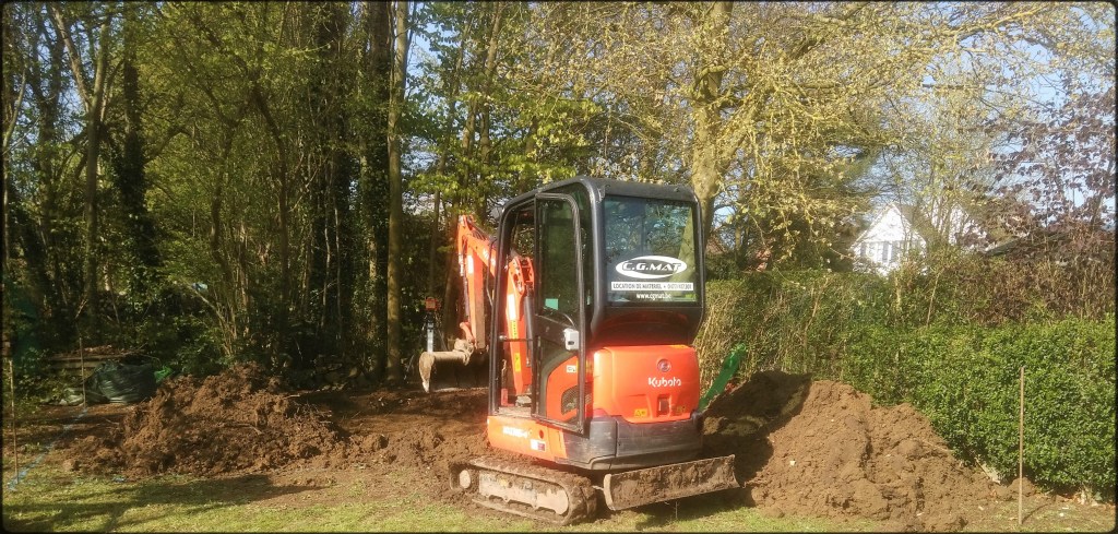 Minipelle creusant un terrain